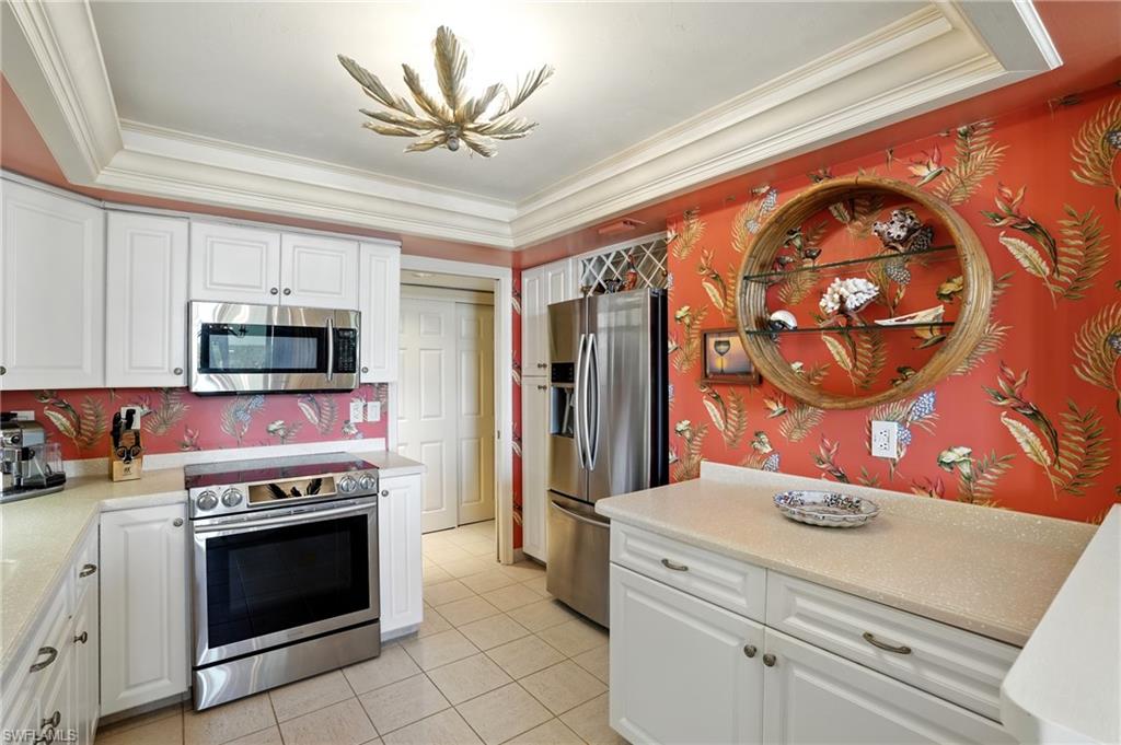 2400 Gulf Shore BLVD N # 804