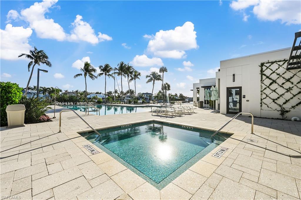 2400 Gulf Shore BLVD N # 804