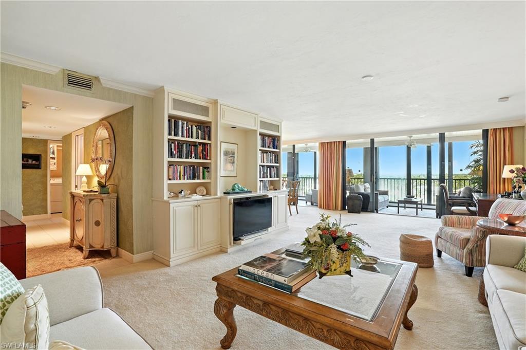 2400 Gulf Shore BLVD N # 804