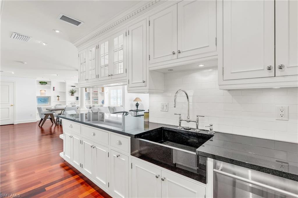 271 Broad AVE S # 202