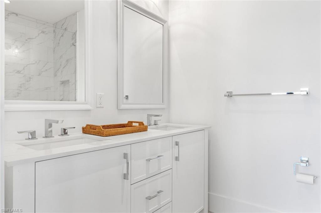 850 Central AVE # 305, NAPLES Unit: 305