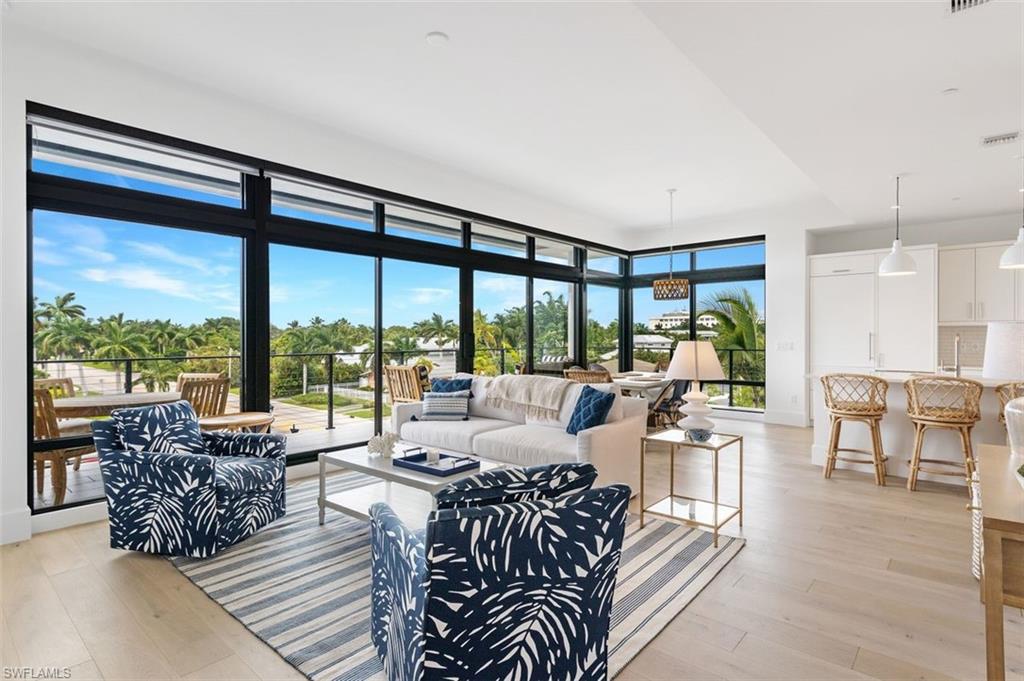 850 Central AVE # 305, NAPLES Unit: 305