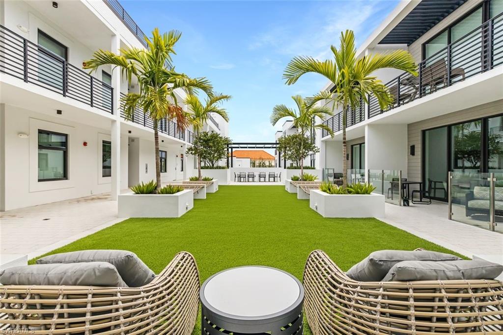 850 Central AVE # 305, NAPLES Unit: 305