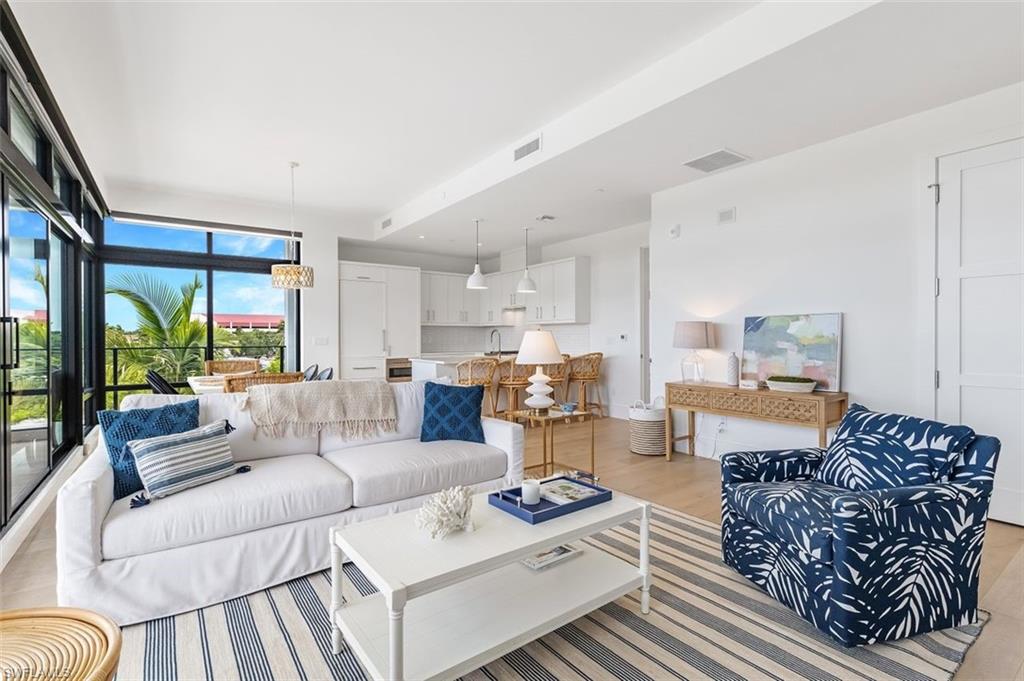 850 Central AVE # 305, NAPLES Unit: 305