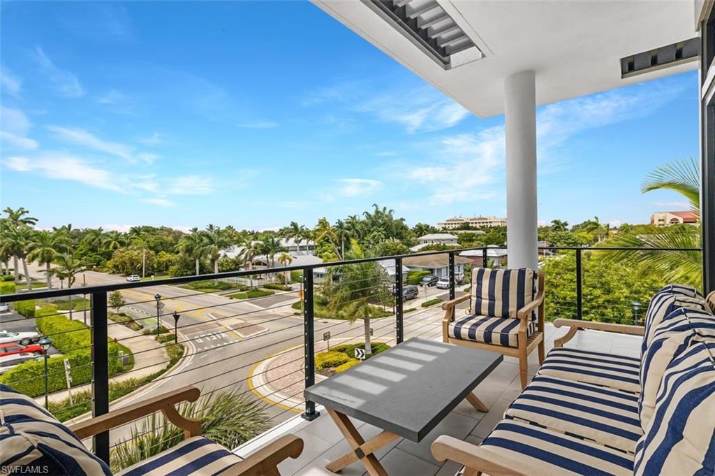 850 Central AVE # 305, NAPLES Unit: 305