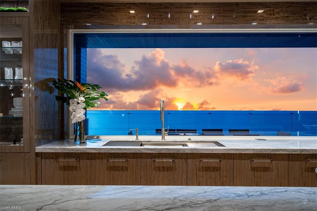 81 Seagate DR, NAPLES Unit: PH20