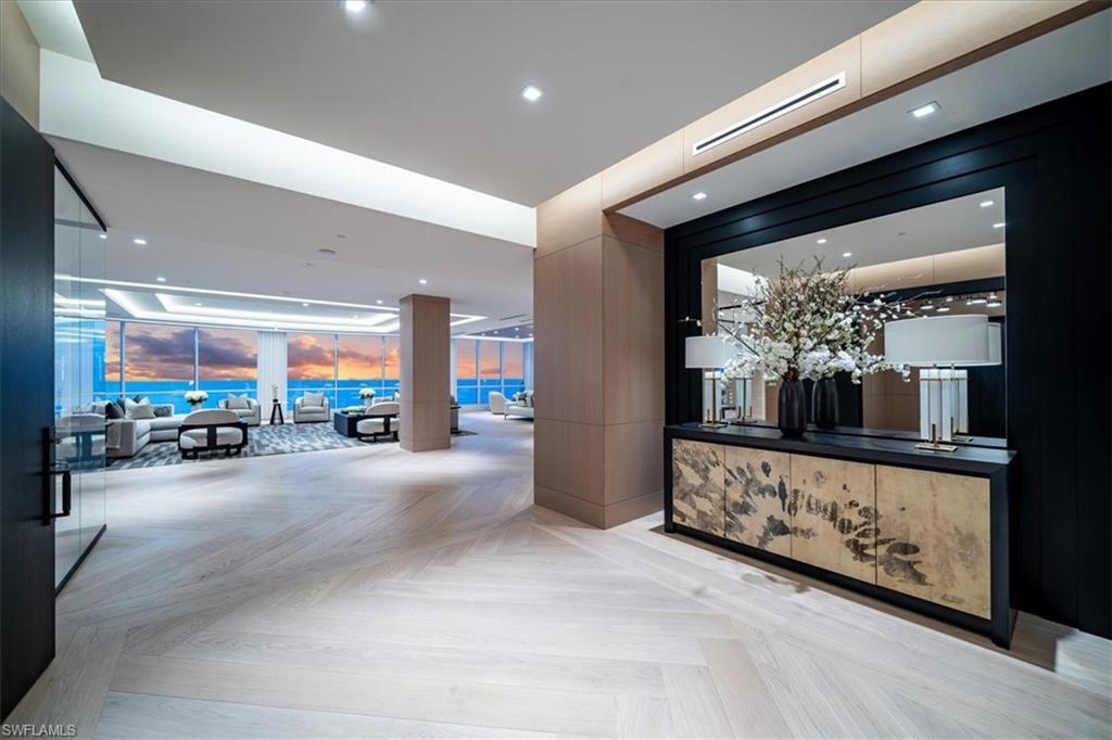 81 Seagate DR, NAPLES Unit: PH20