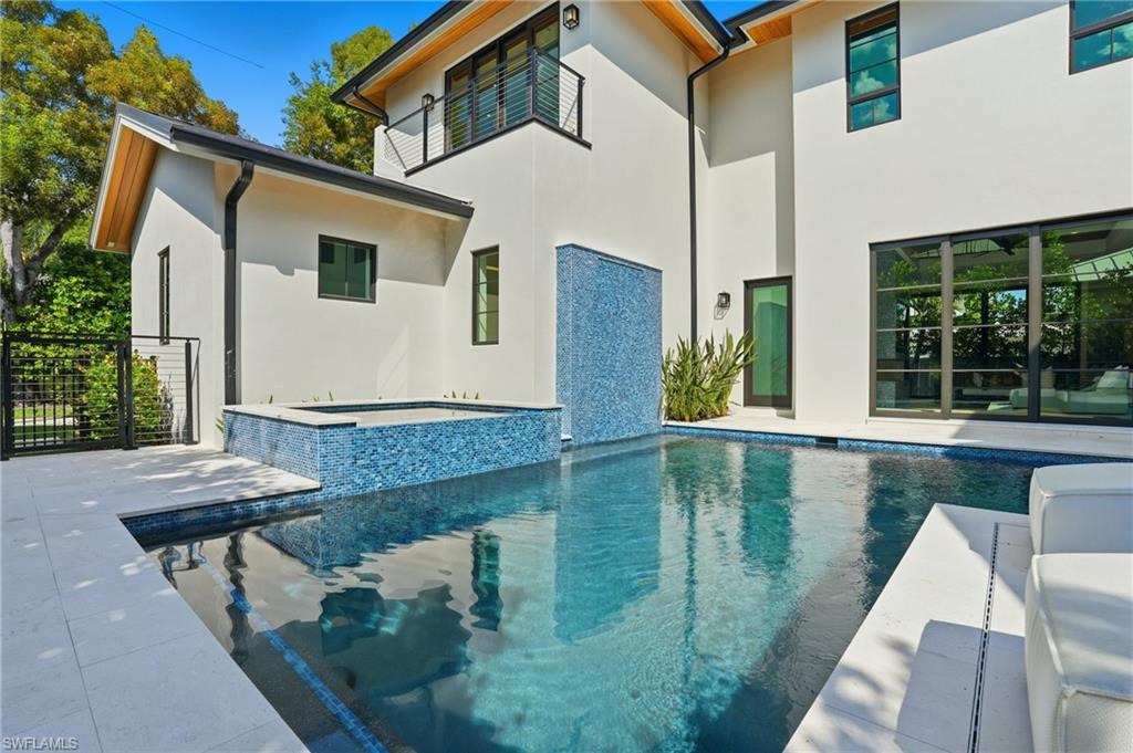 349 2nd AVE N, NAPLES