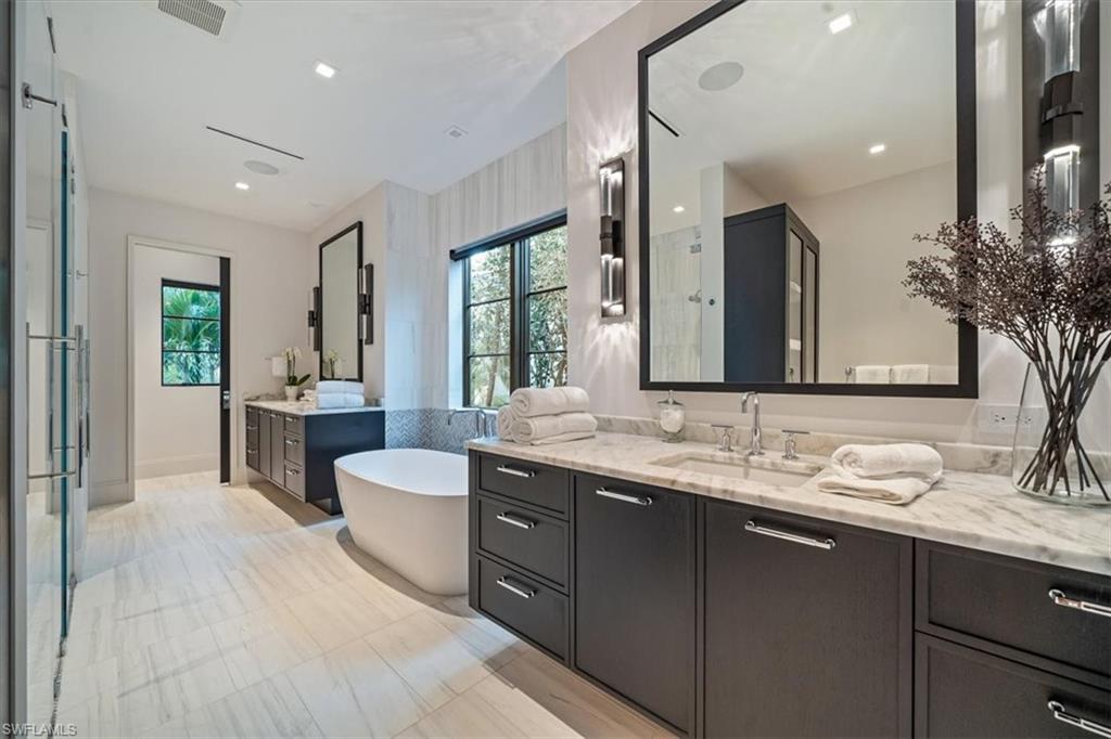 349 2nd AVE N, NAPLES