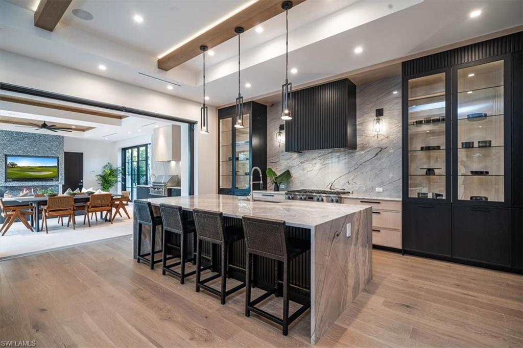 349 2nd AVE N, NAPLES