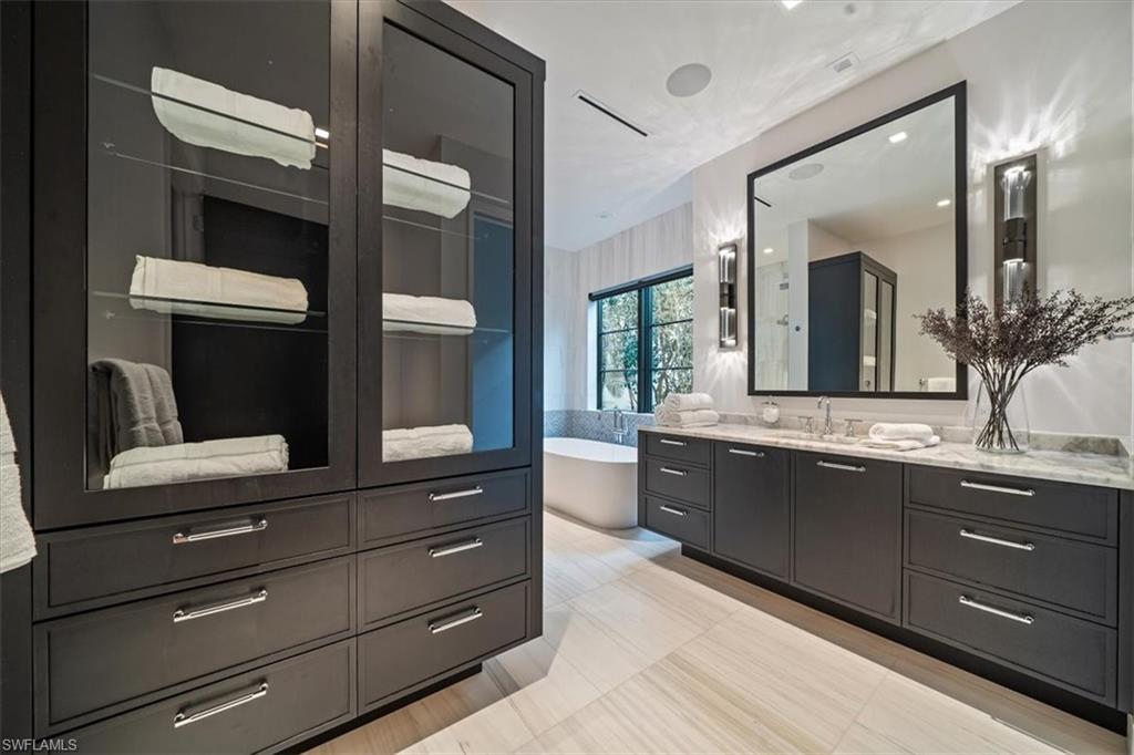 349 2nd AVE N, NAPLES