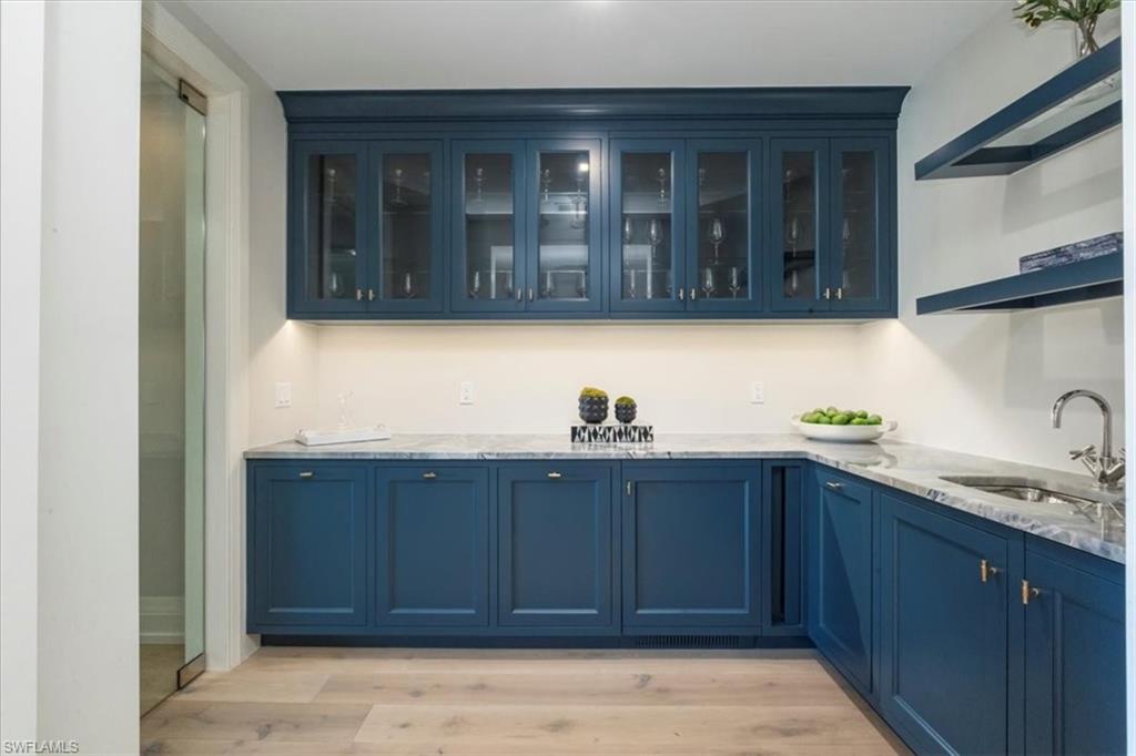 1820 Gulf Shore BLVD N # 403 Unit: 402-403