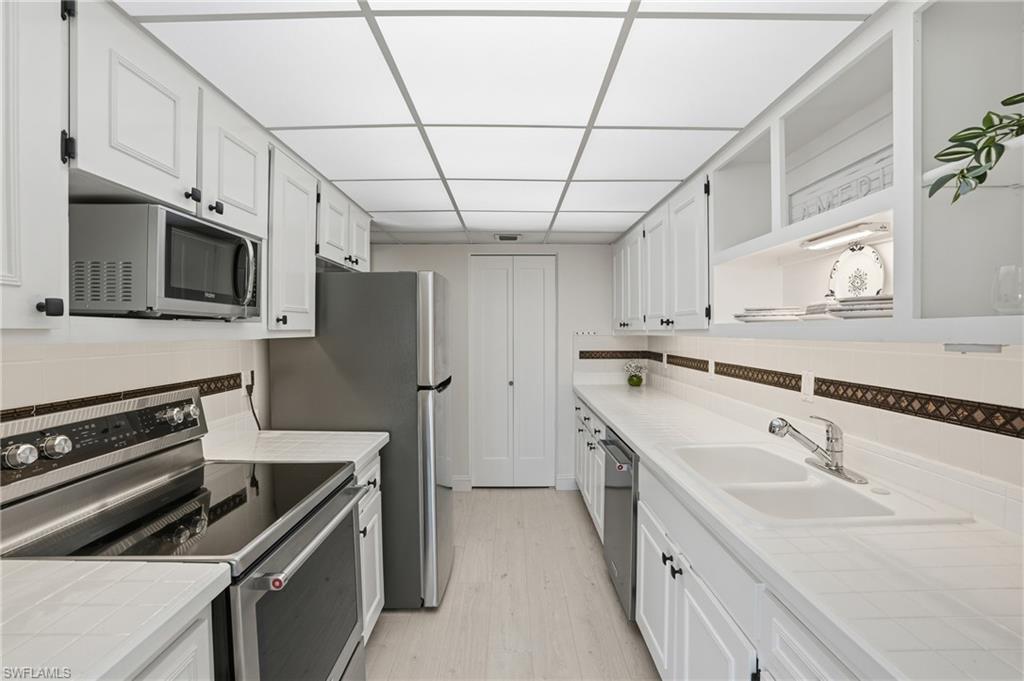 3410 Gulf Shore BLVD N 702