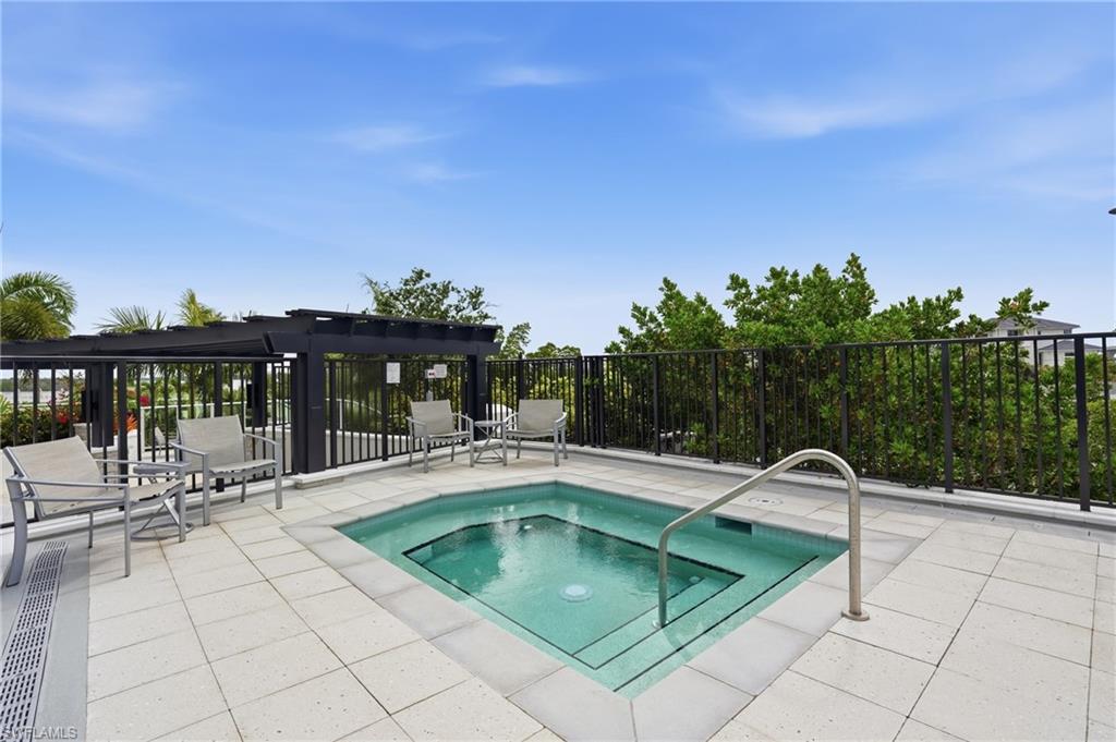 4142 Bay Beach LN 405