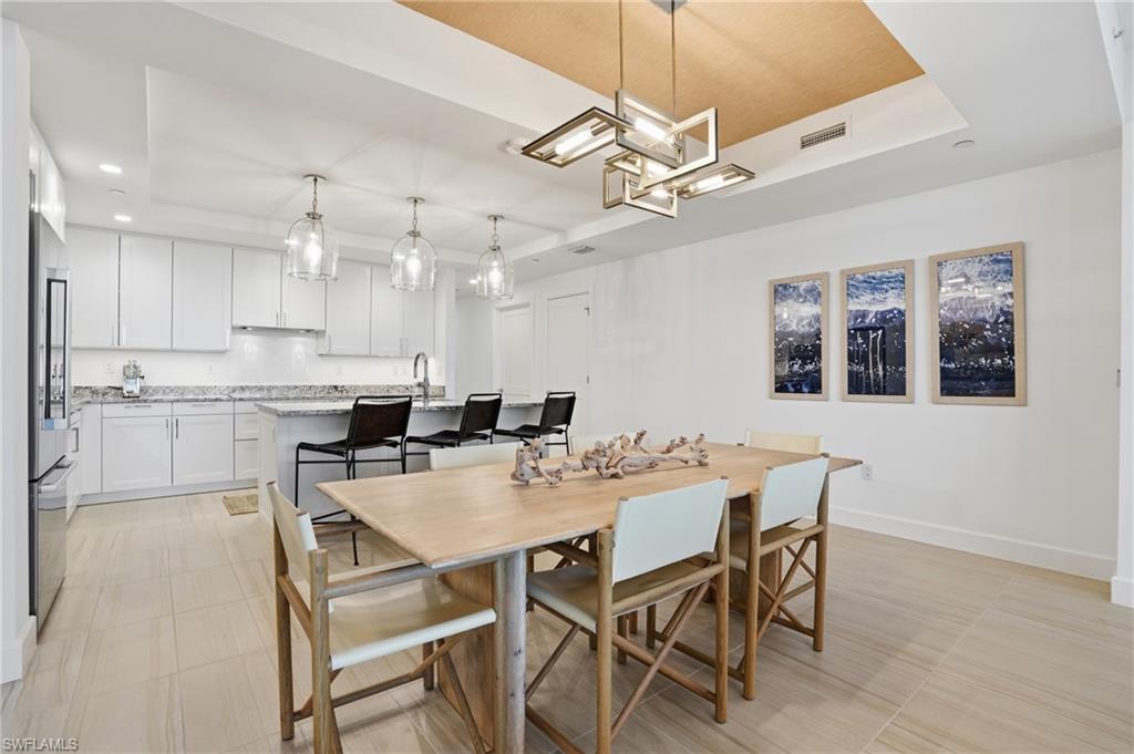 4142 Bay Beach LN 405