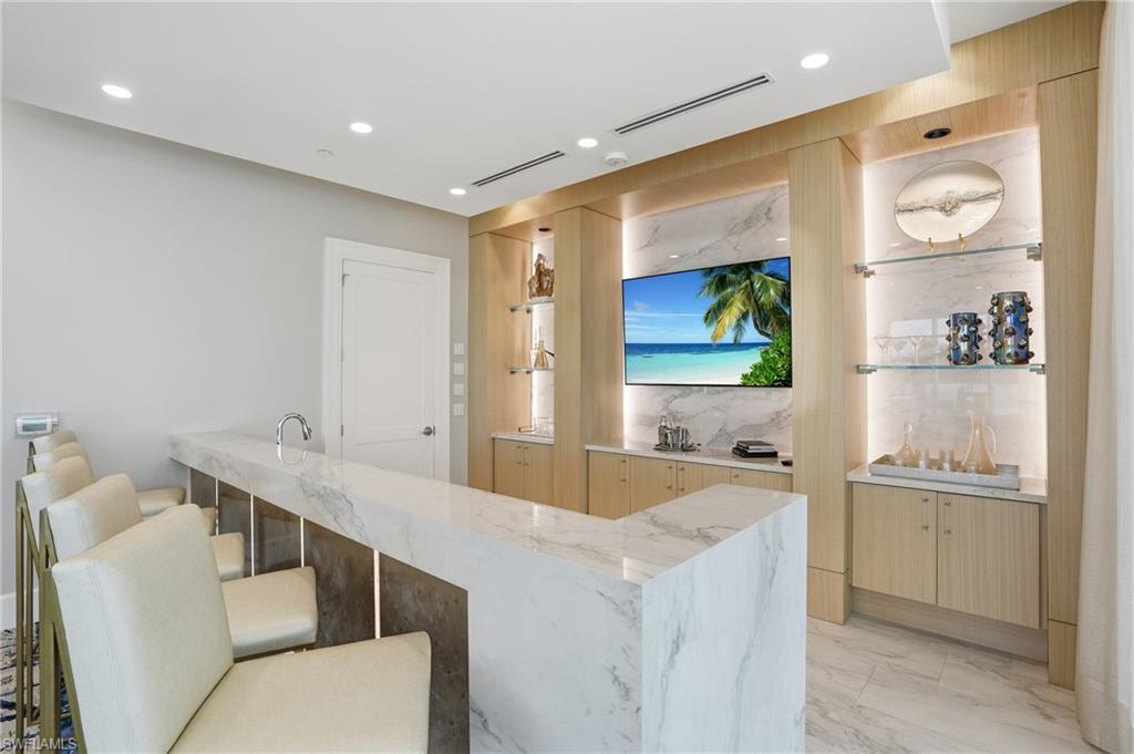 4142 Bay Beach LN 405