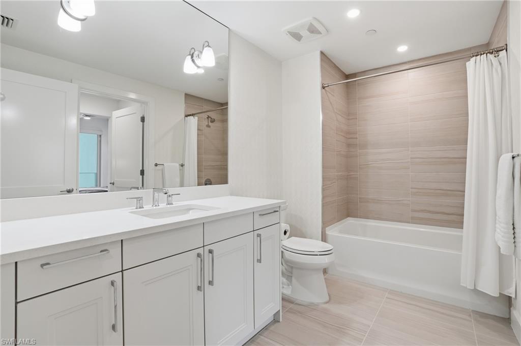 4142 Bay Beach LN 405