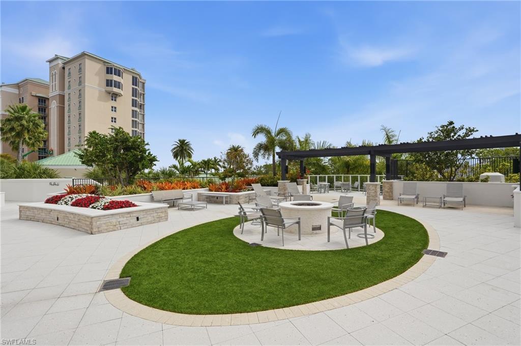 4142 Bay Beach LN 405