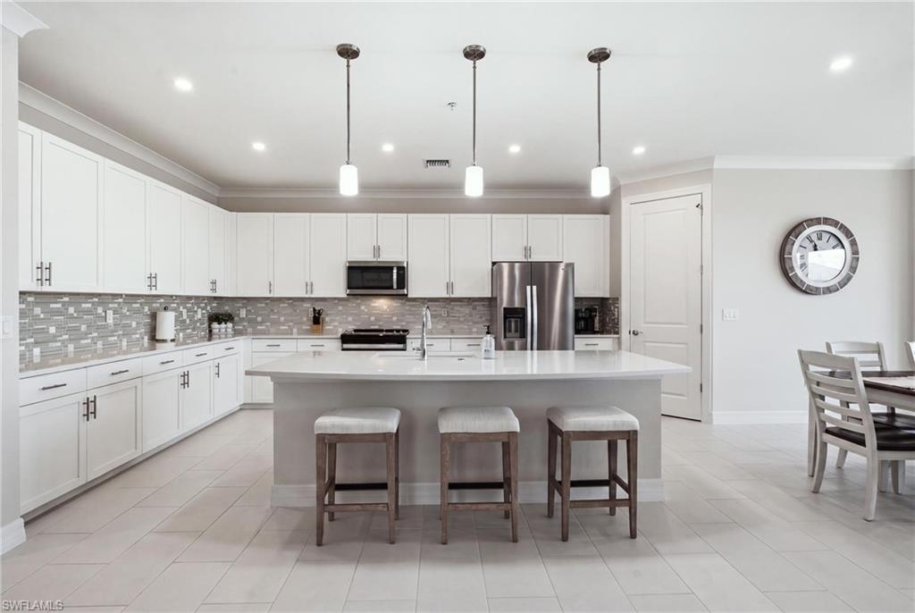 239 Indies DR E 202