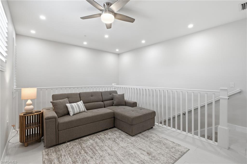239 Indies DR E 202