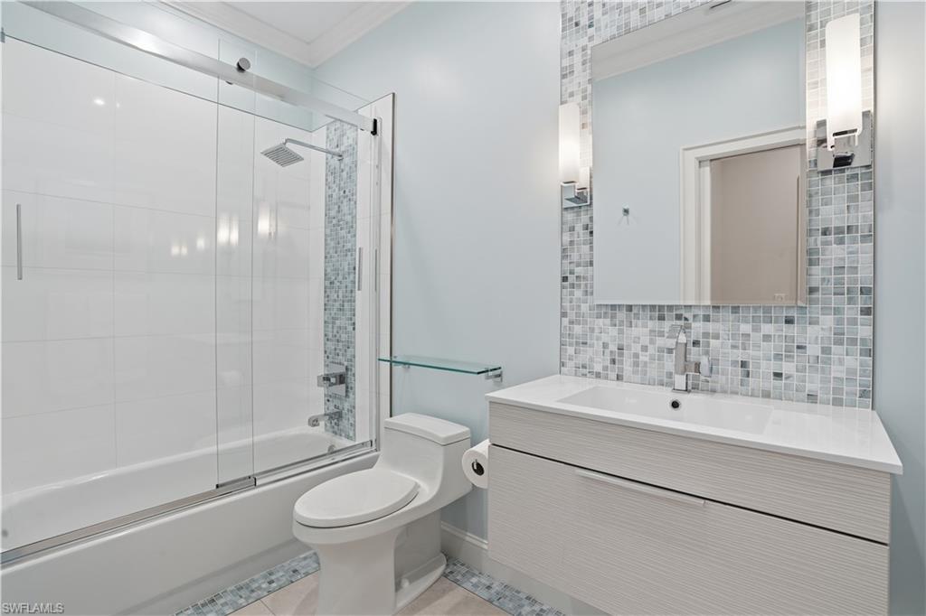 1600 Clermont DR J-302