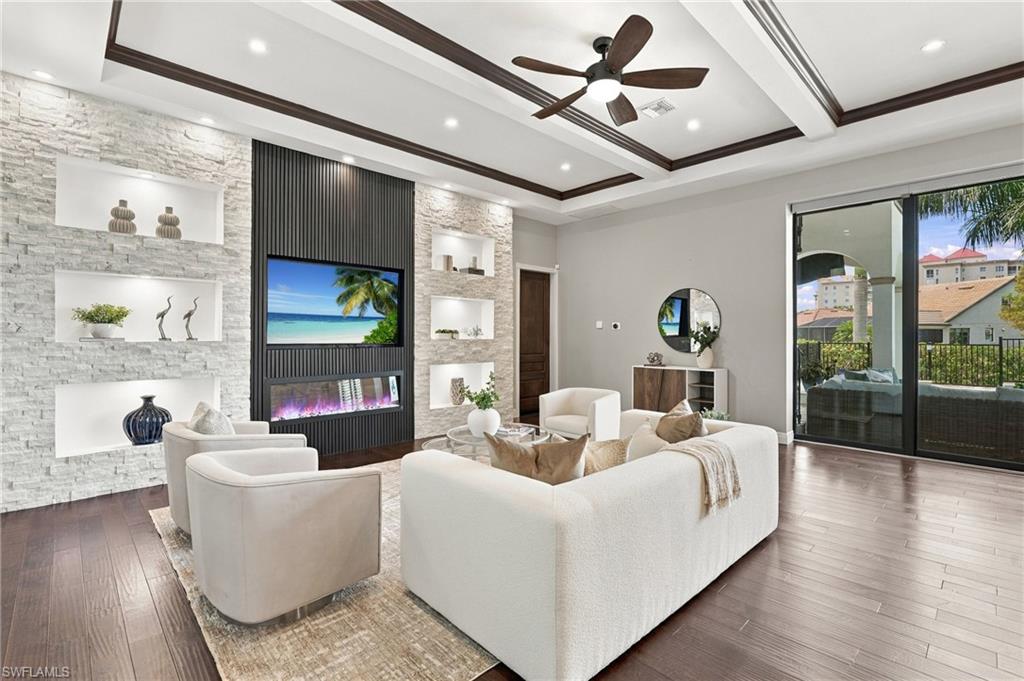 14800 Laguna DR