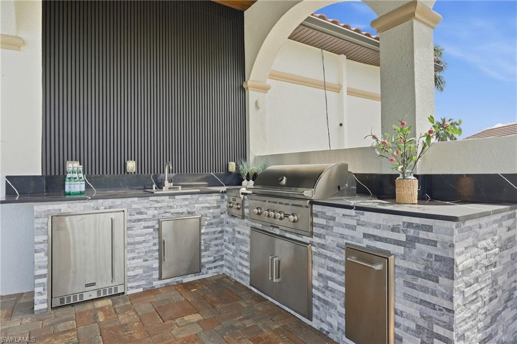 14800 Laguna DR