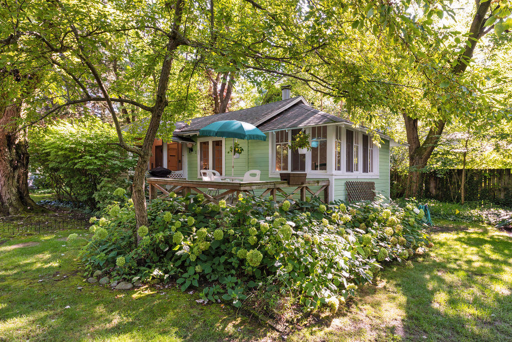 15911 Lake Avenue, 3