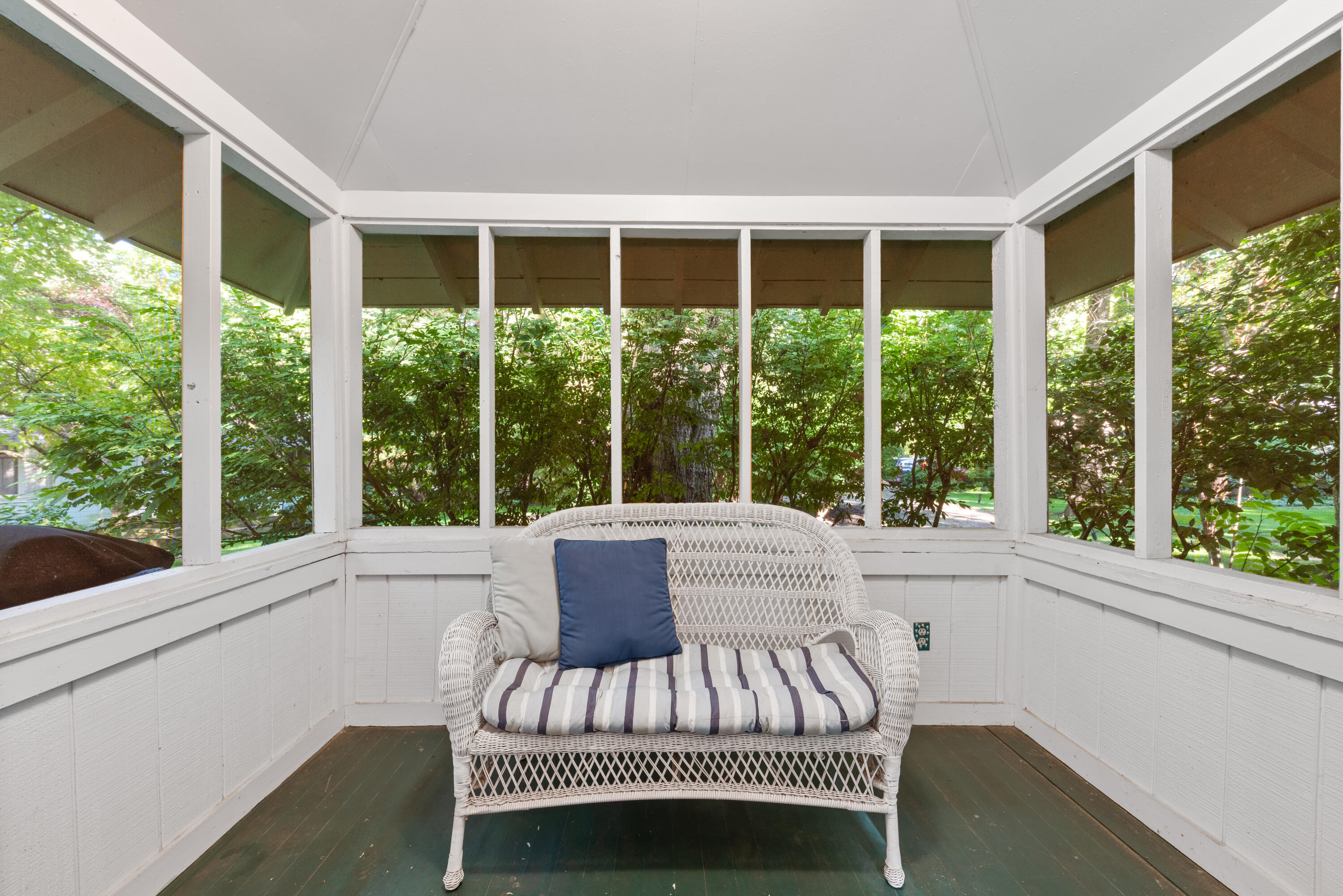 15911 Lake Avenue, 3