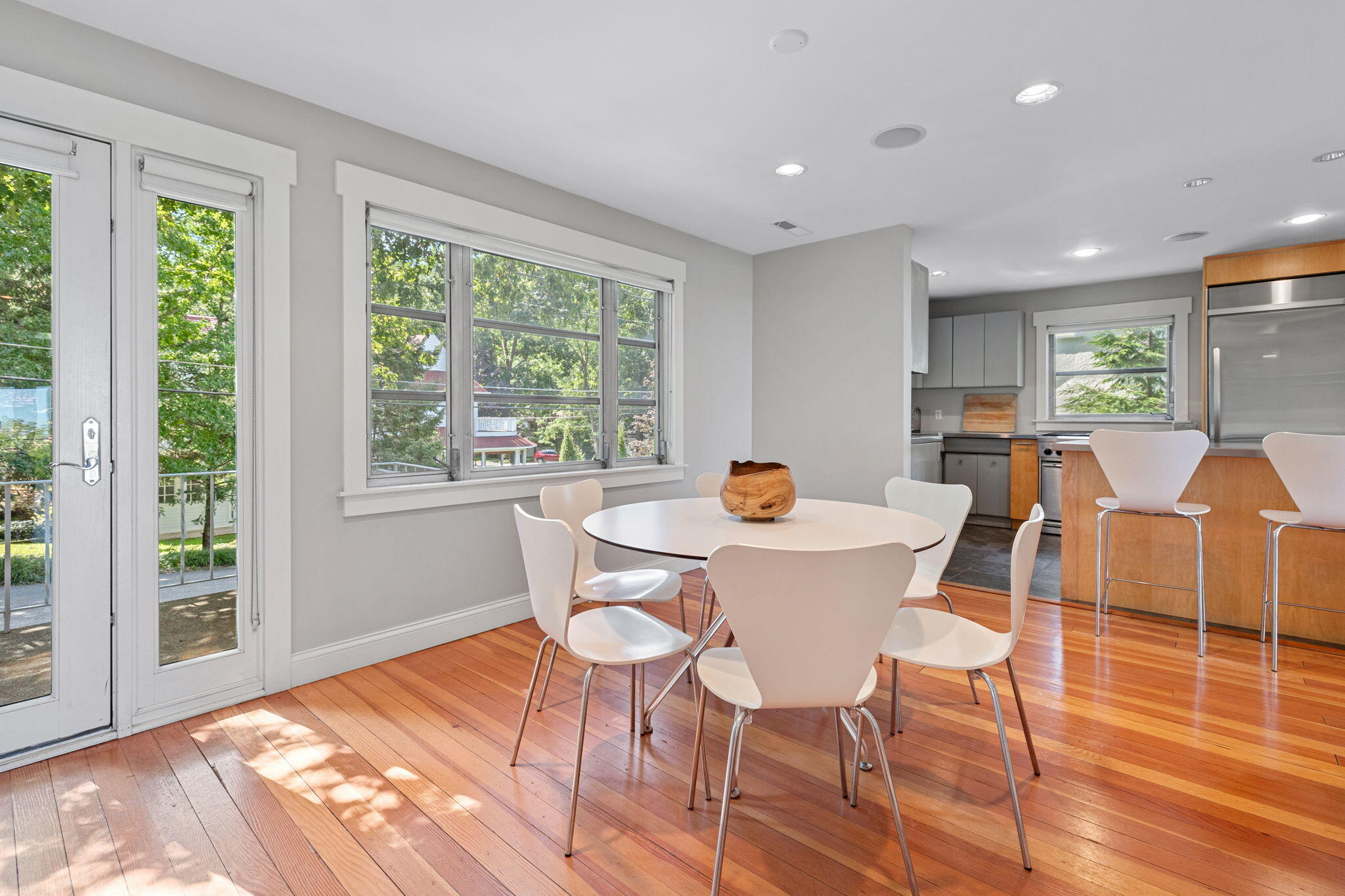 46015 Lake View Avenue