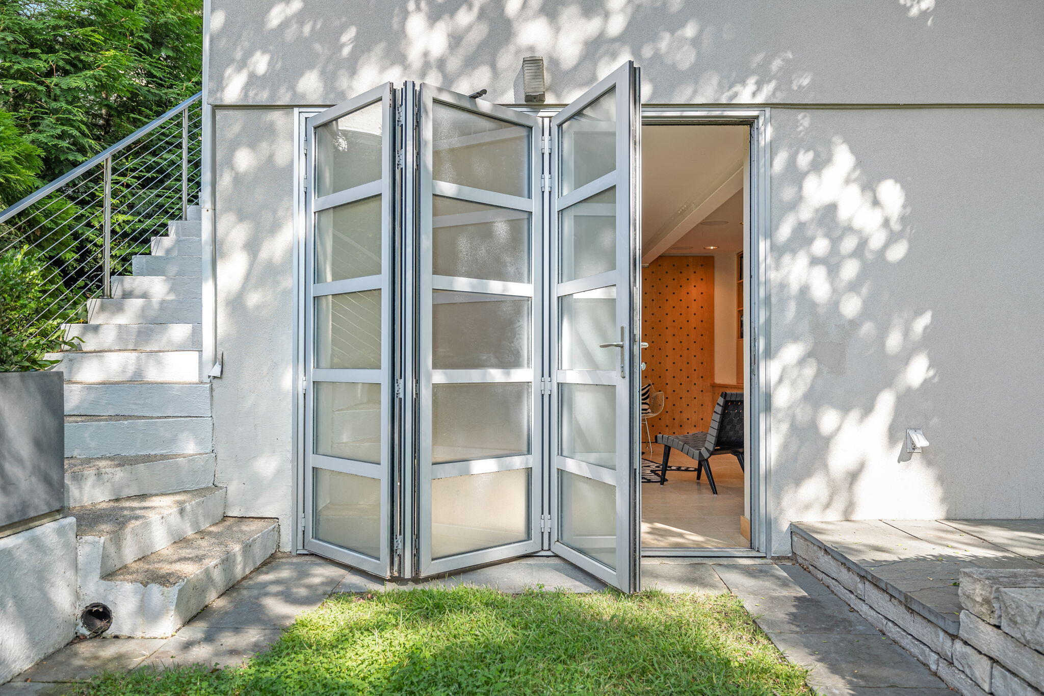 46015 Lake View Avenue