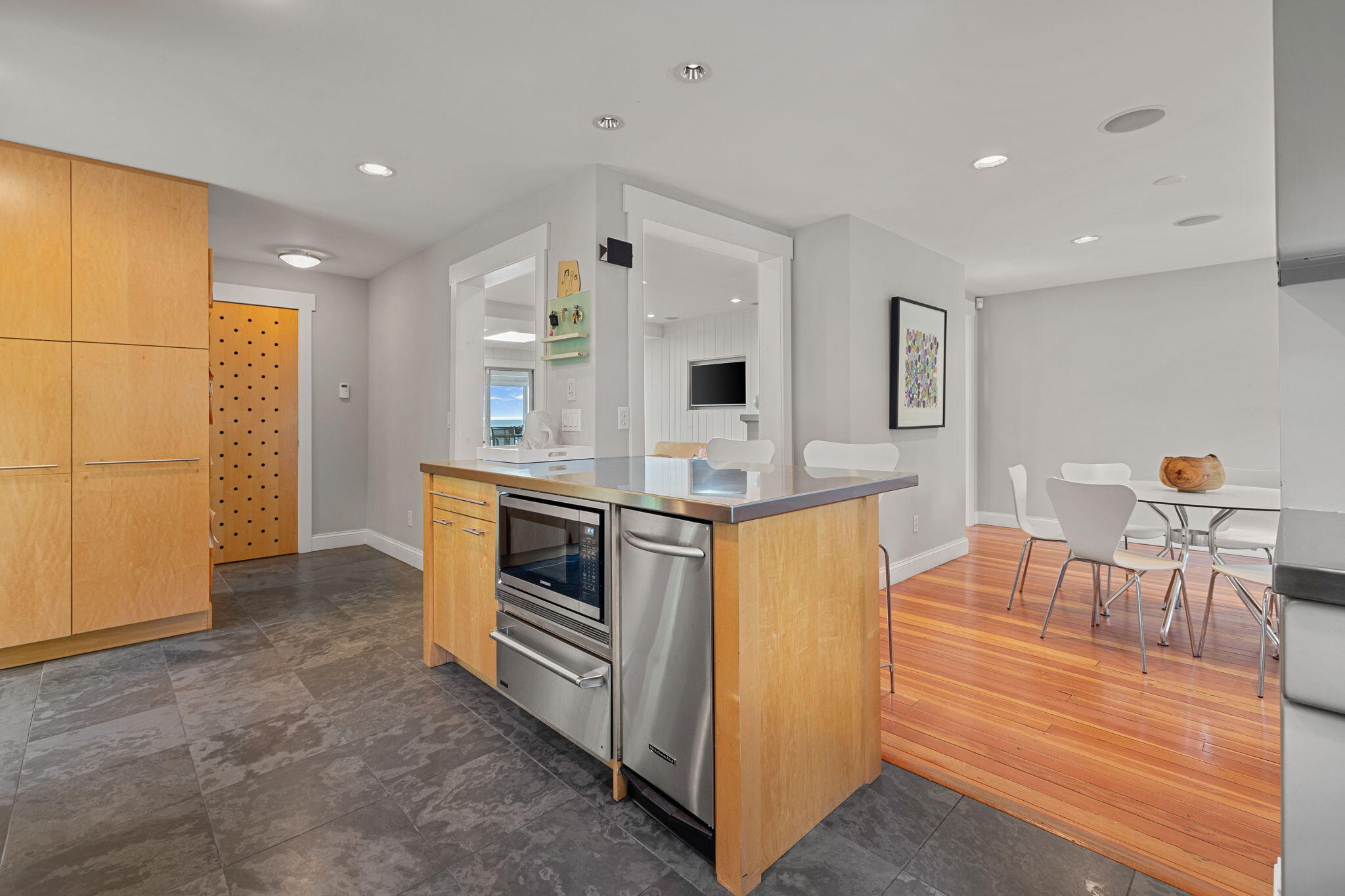 46015 Lake View Avenue