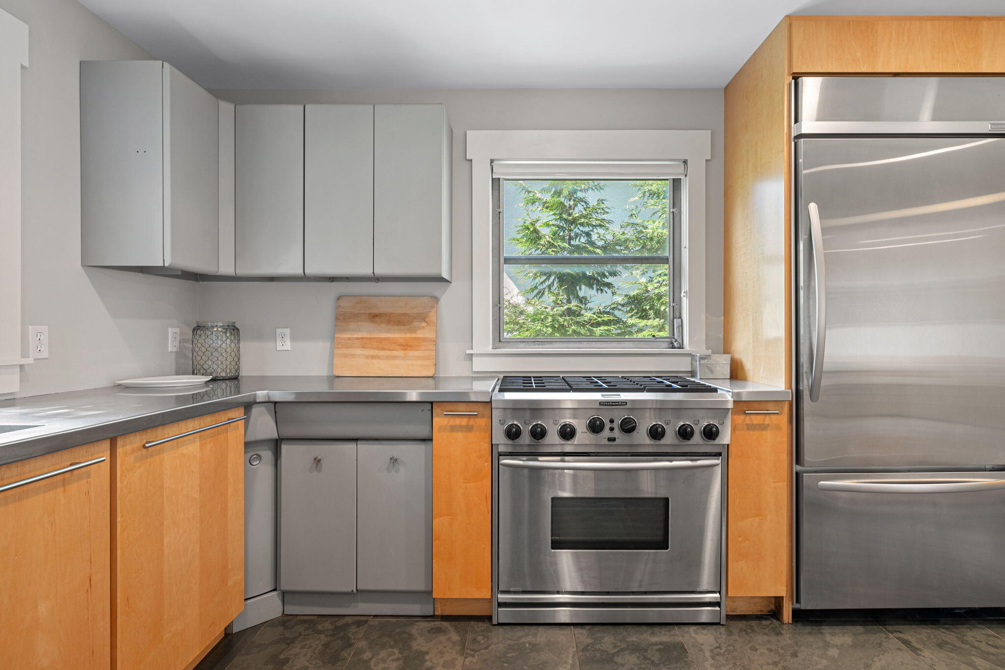 46015 Lake View Avenue