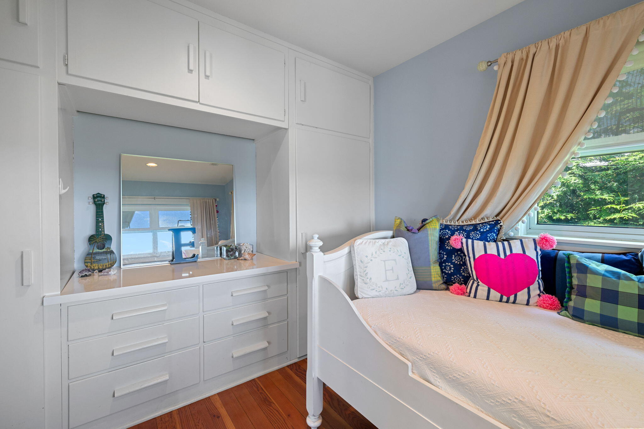 46015 Lake View Avenue