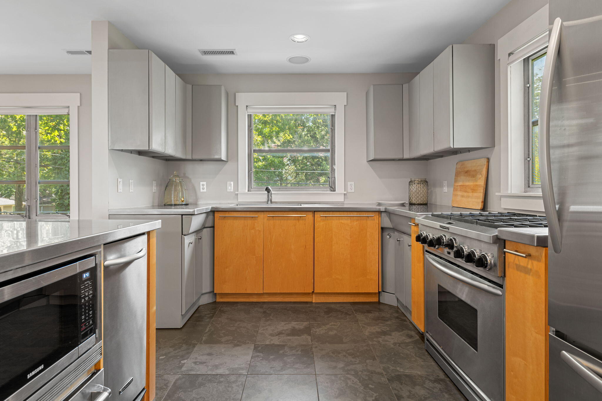 46015 Lake View Avenue