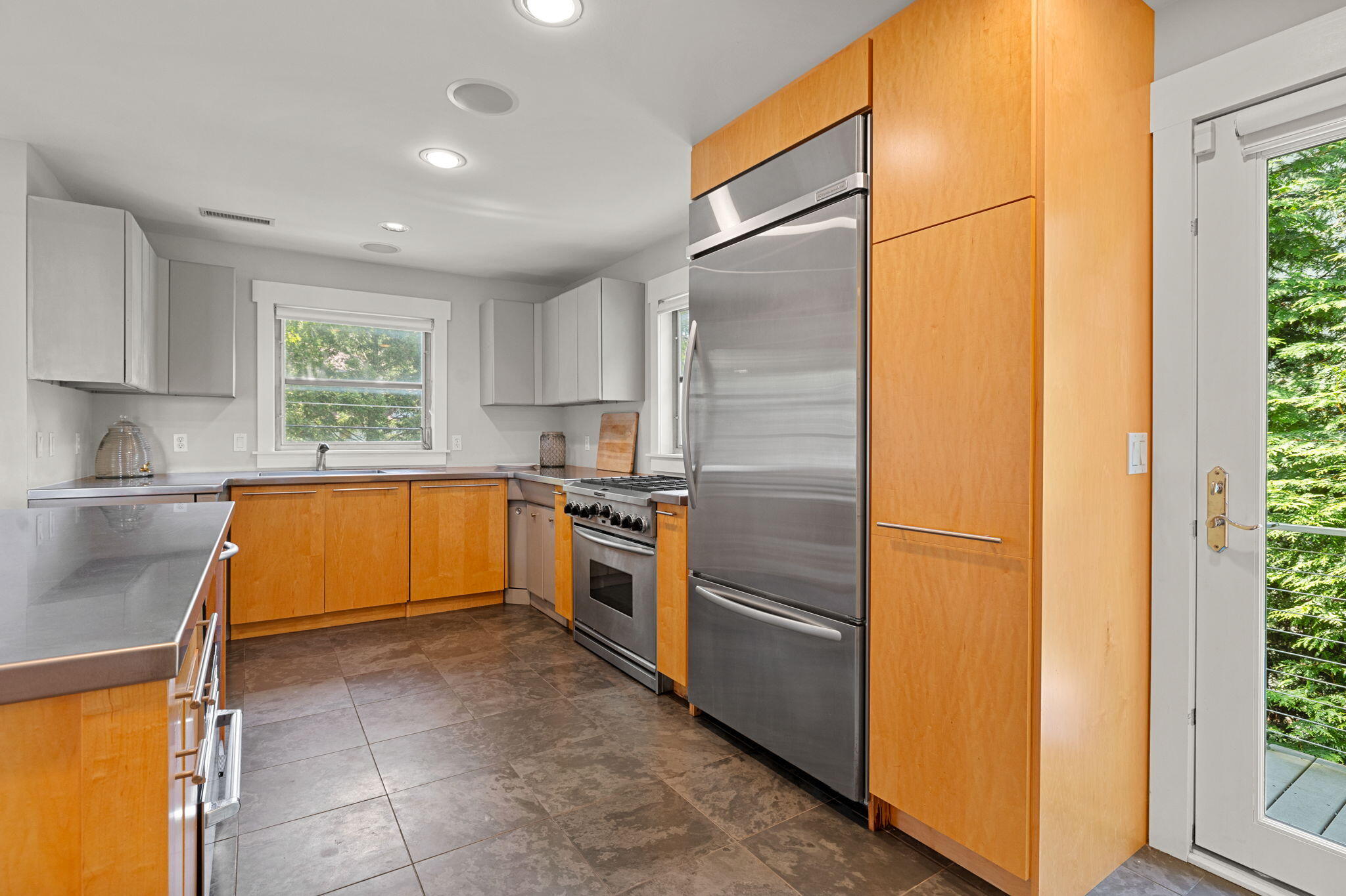 46015 Lake View Avenue