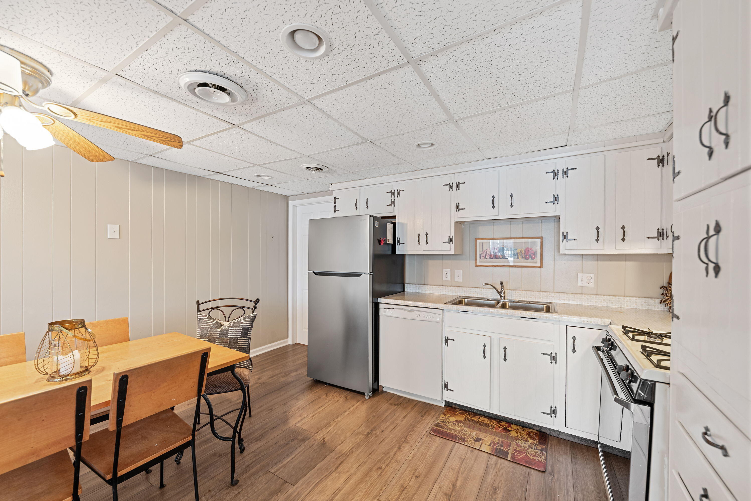 66461 Lakeshore Drive