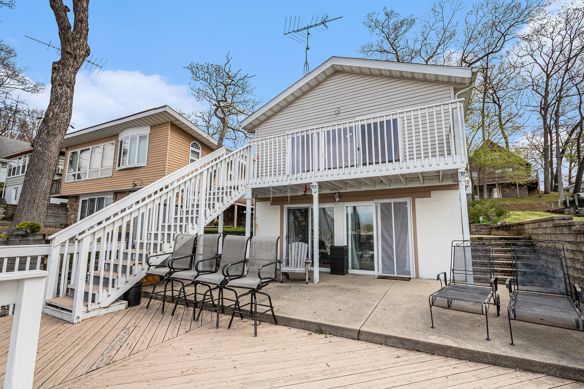 66461 Lakeshore Drive