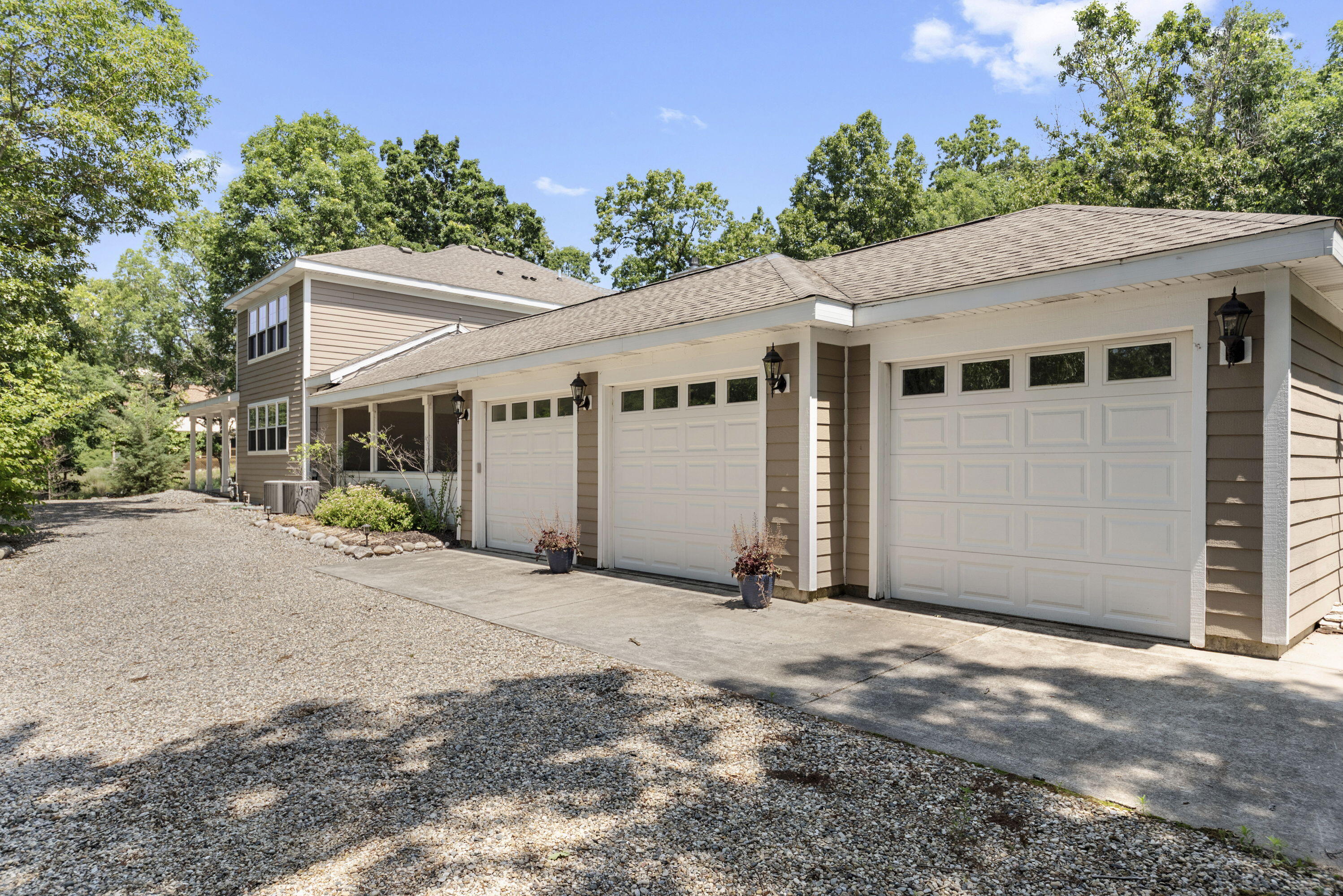 52300 E Arnold Drive