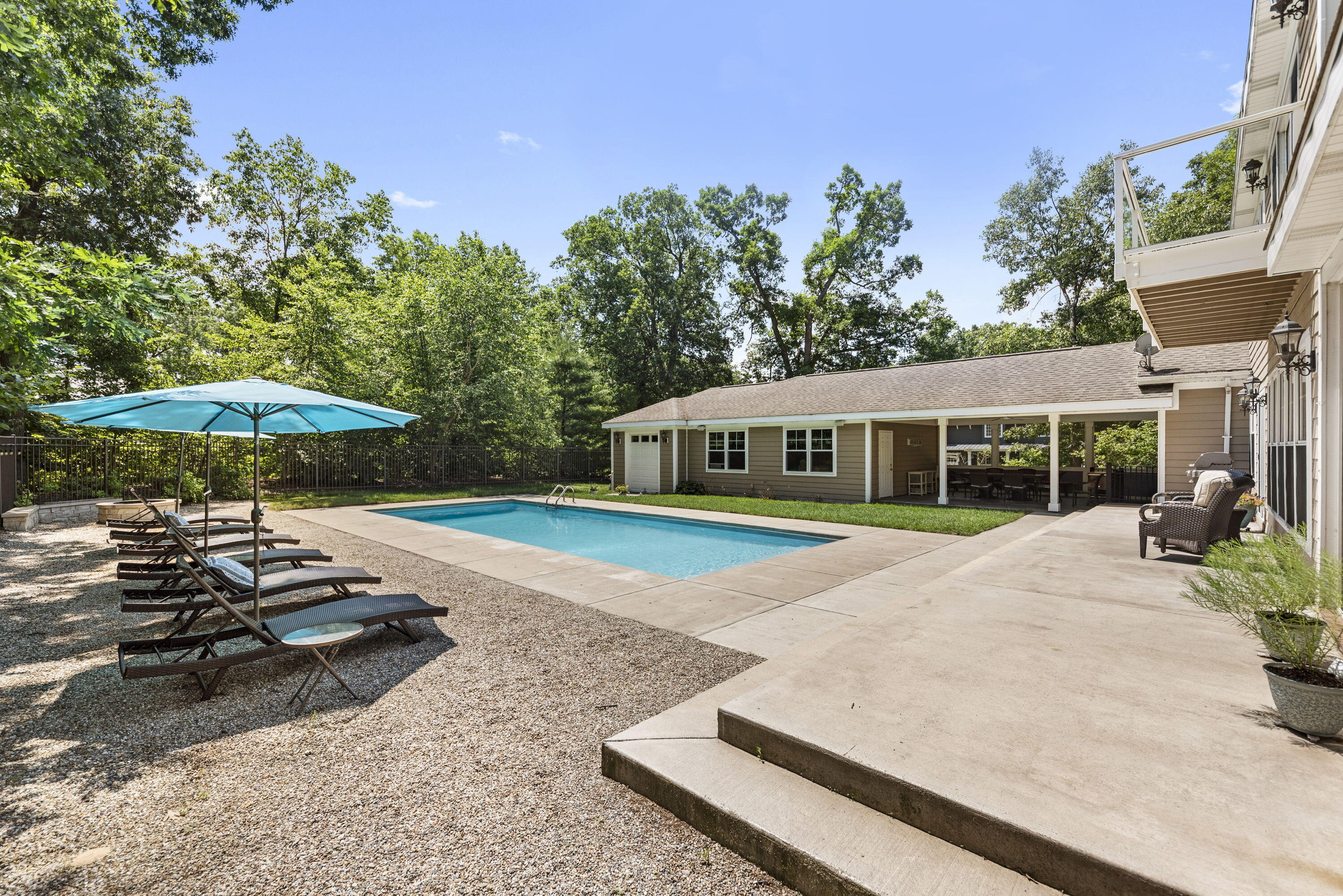 52300 E Arnold Drive