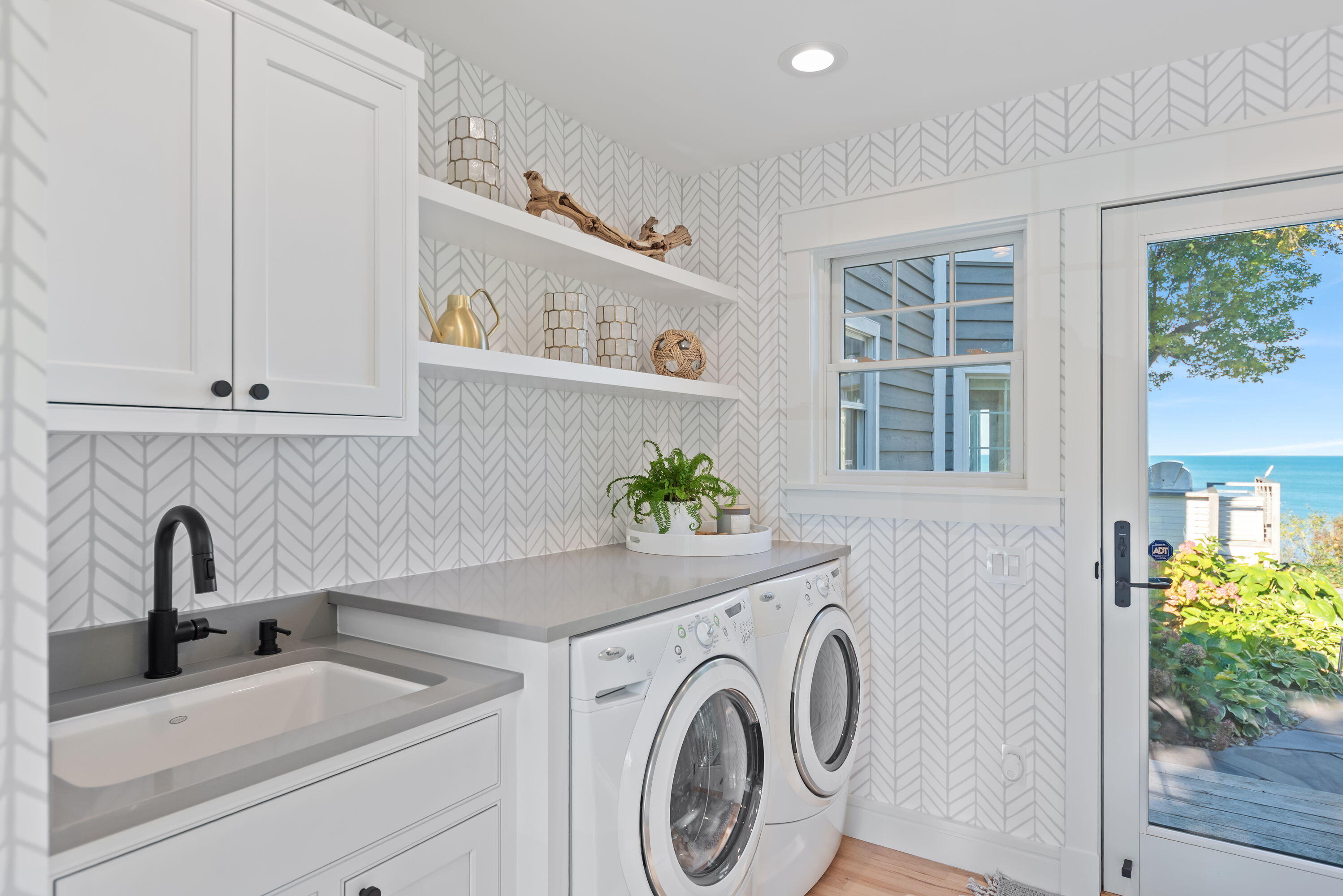 15800 Lakeshore Road