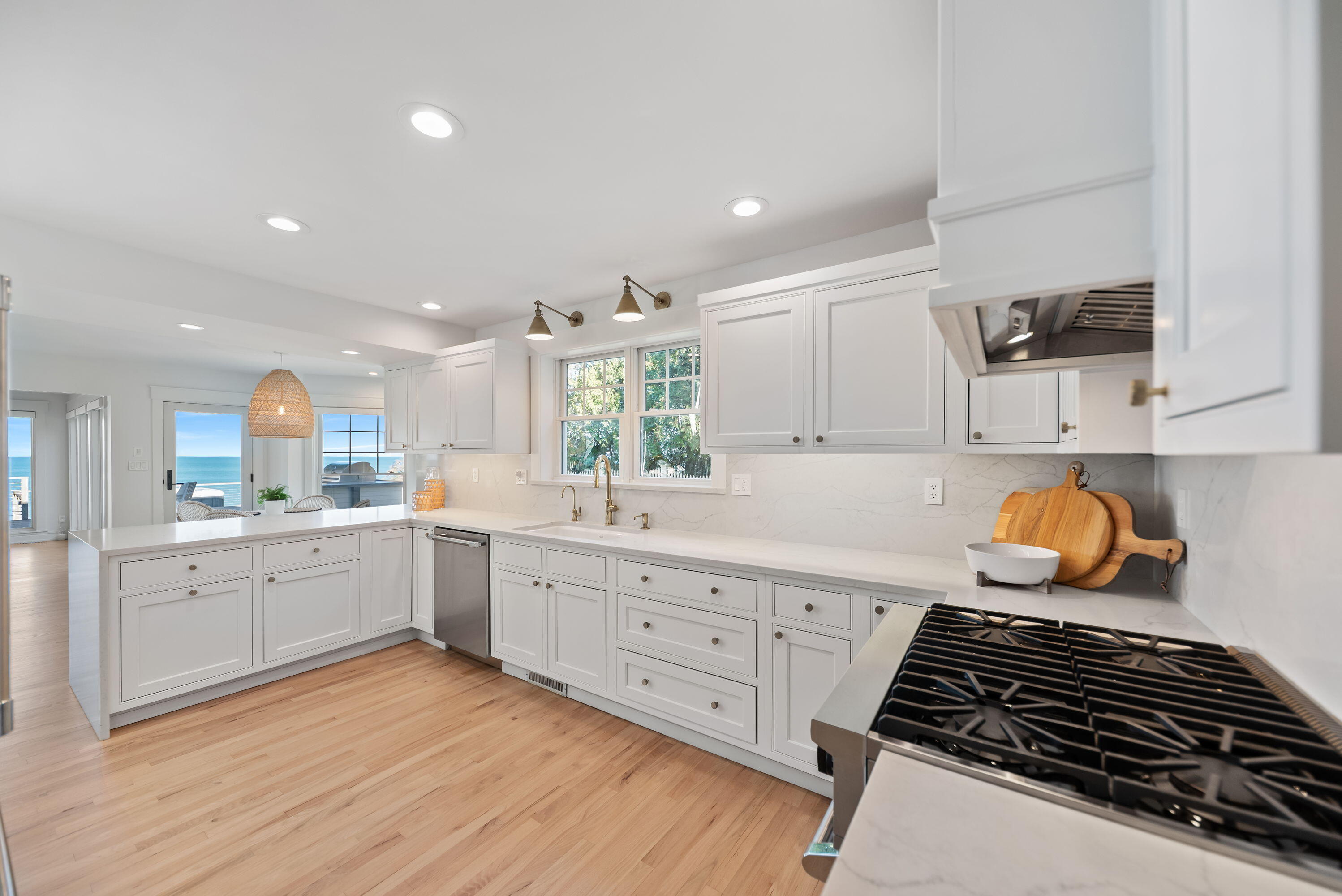 15800 Lakeshore Road