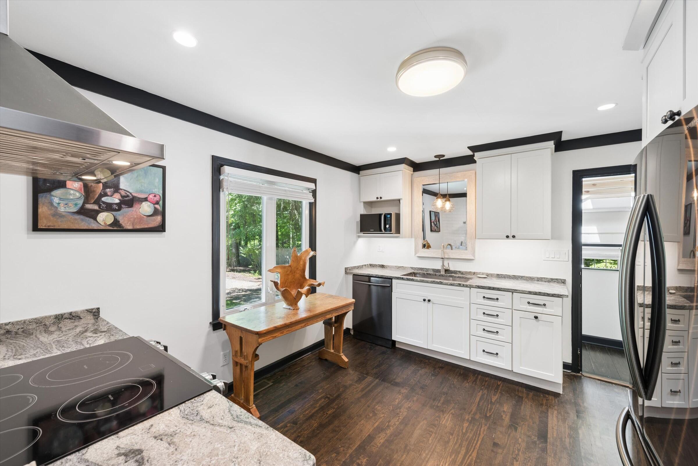 14507 Lakeshore Road