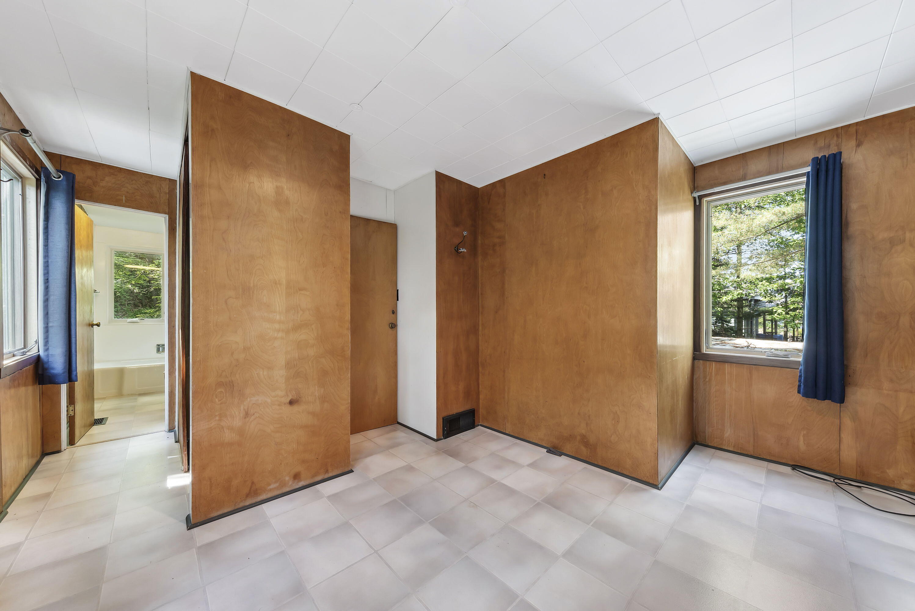 2 S Merrivale Avenue