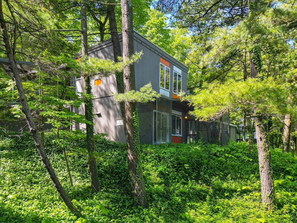 2 S Merrivale Avenue