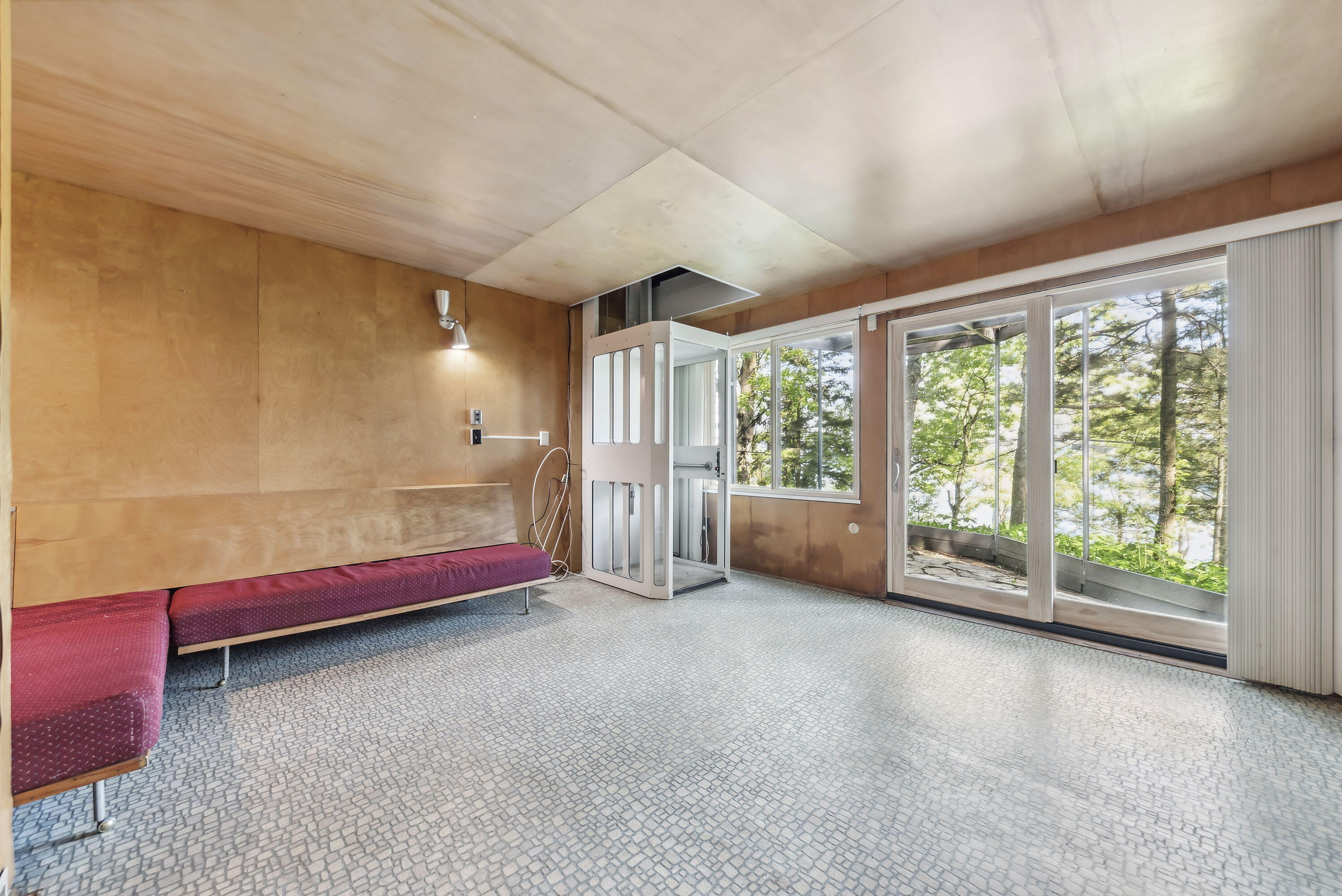 2 S Merrivale Avenue