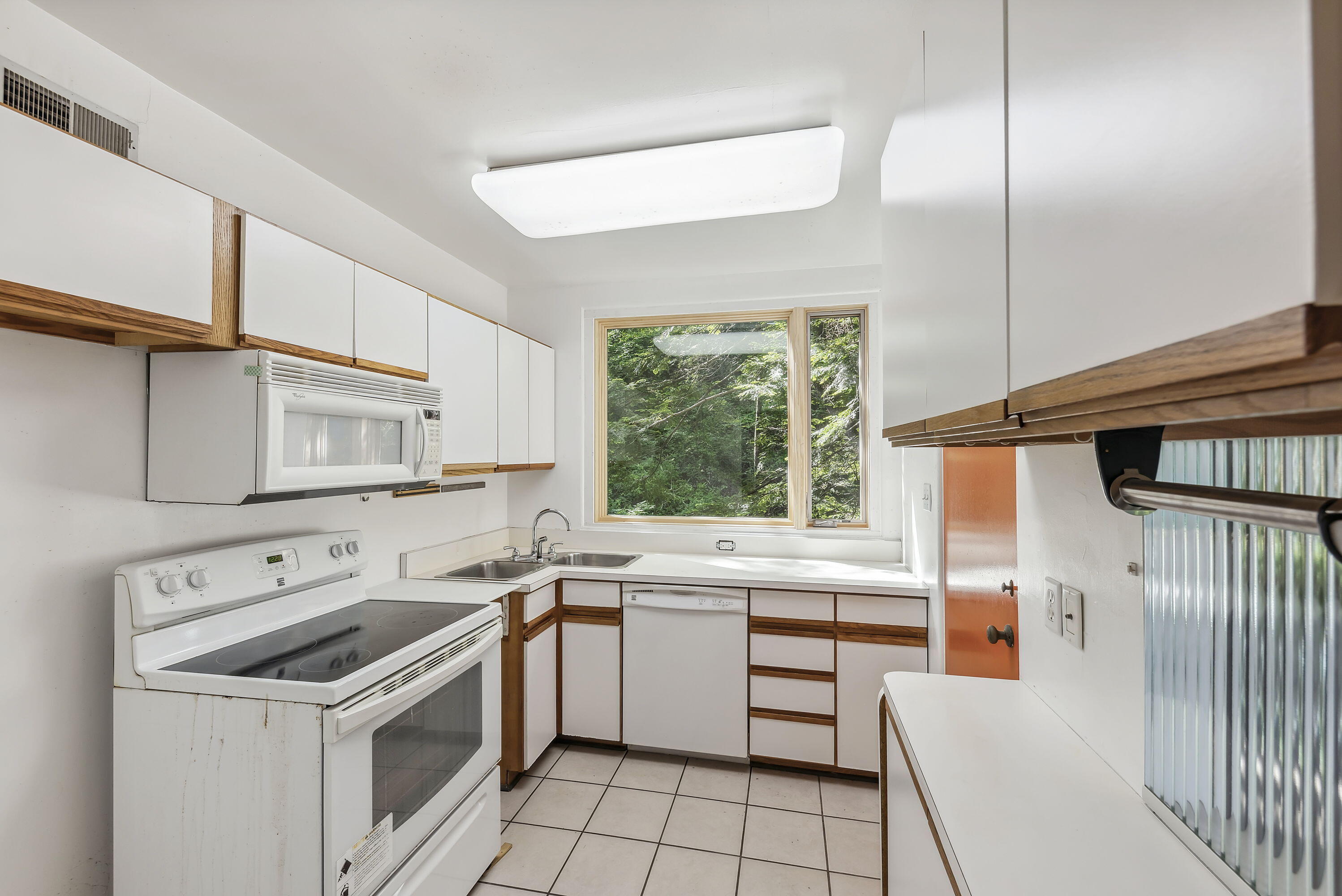 2 S Merrivale Avenue