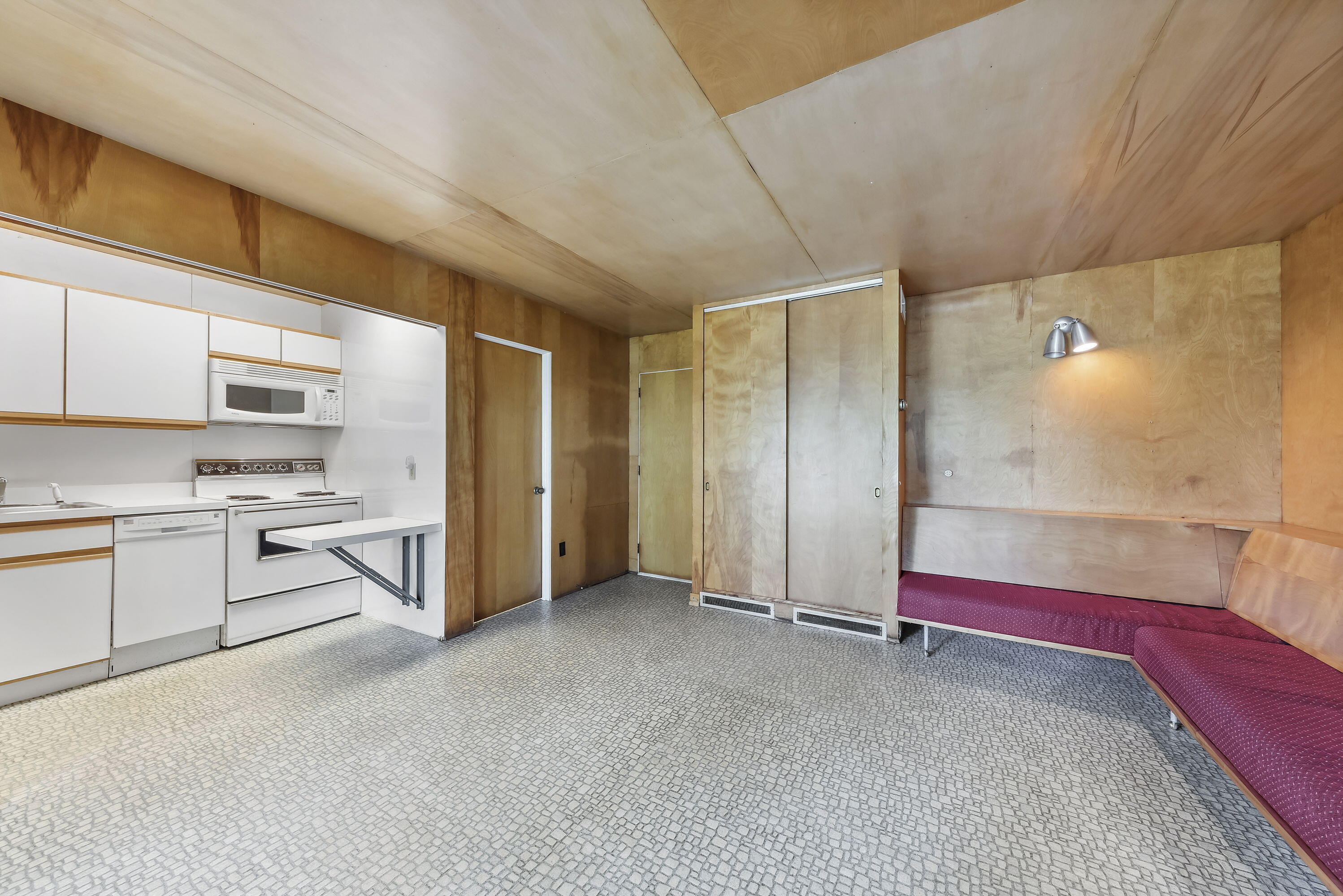 2 S Merrivale Avenue