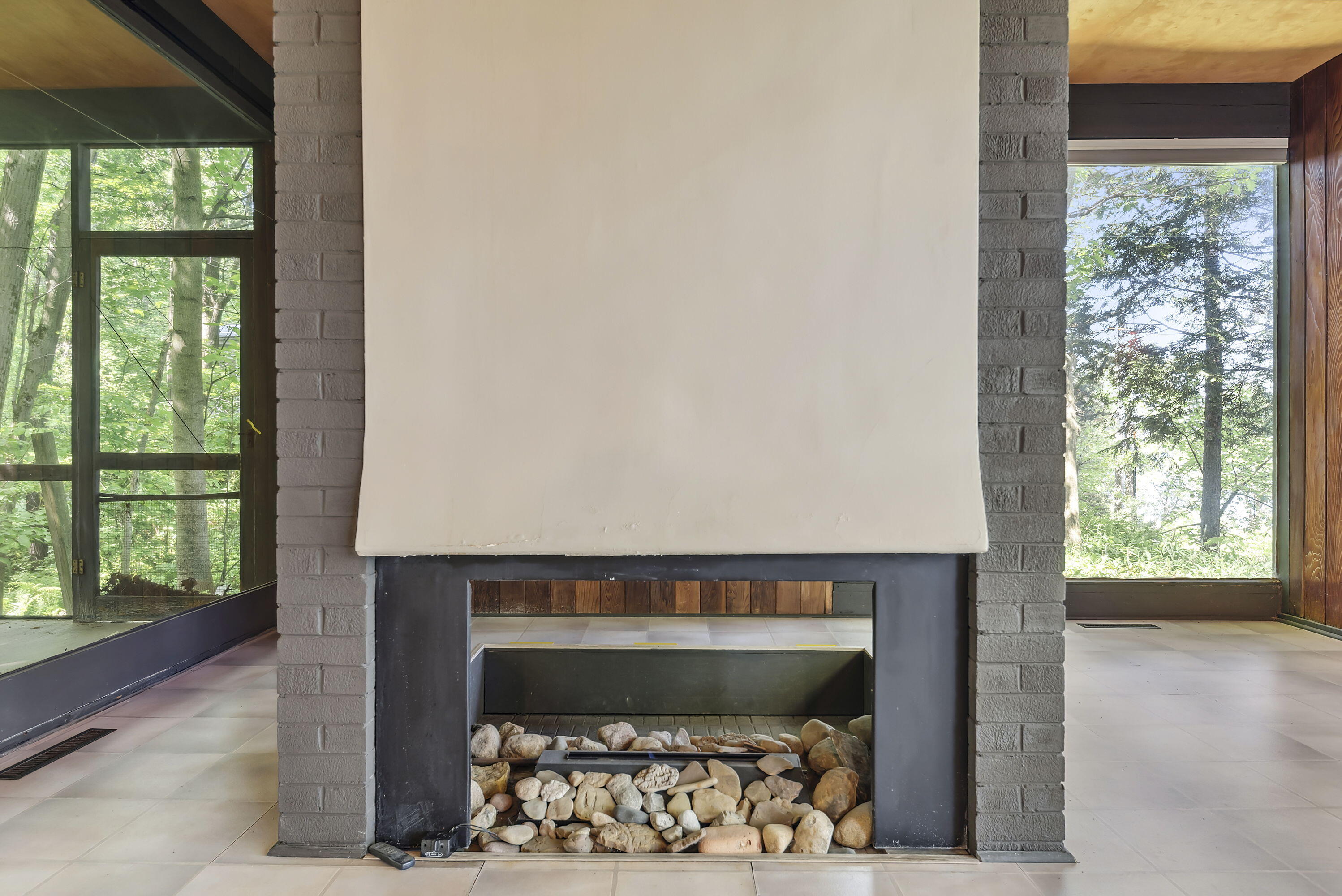 2 S Merrivale Avenue