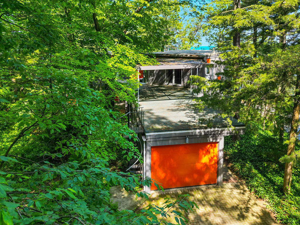 2 S Merrivale Avenue